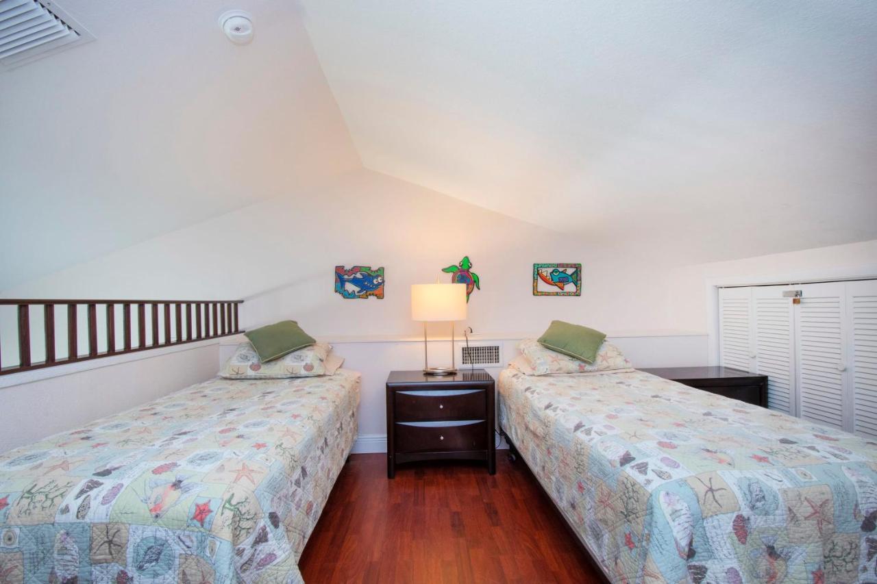 Beach Living At Island Pine Villas Blaw George Town Kültér fotó